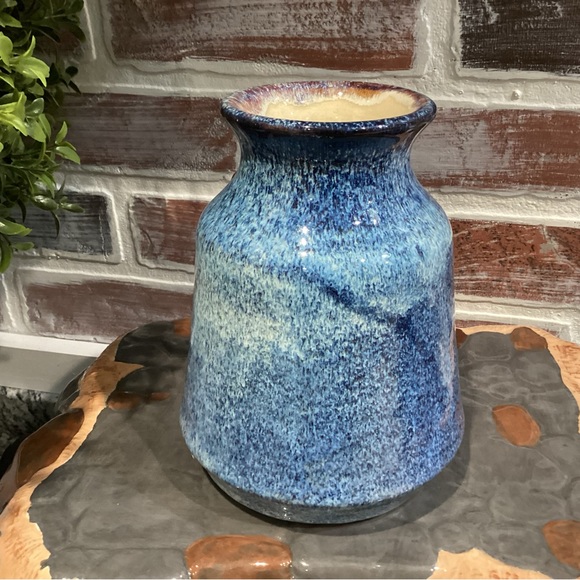 Stunning Hand Crafted Ceramic Frog Design Vase / Decor Piece - High Quality Art - Picture 6 of 13